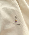 orderansicht des T-Shirts mit dem Aufdruck '365 Days a Year Queer'. Dieses Fair-Fashion-Shirt von abgefüllt setzt ein starkes Zeichen für Inklusion und Vielfalt und verkörpert nachhaltige Mode, die die LGBTQ+ Community das ganze Jahr unterstützt.